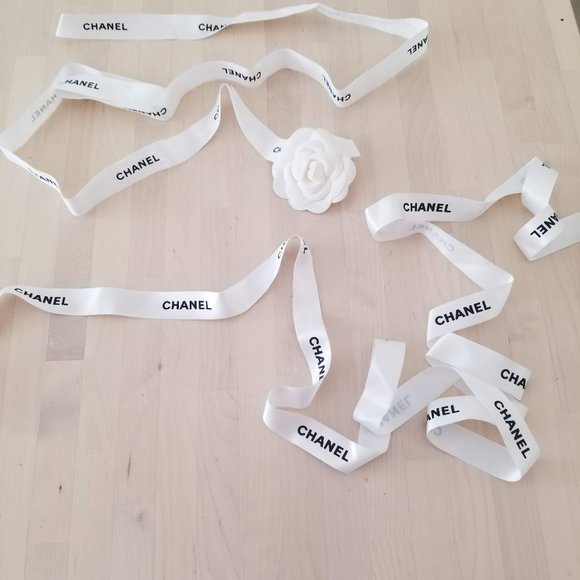 Chanel Ribbon with Camellia flowers - Picture 2 of 3